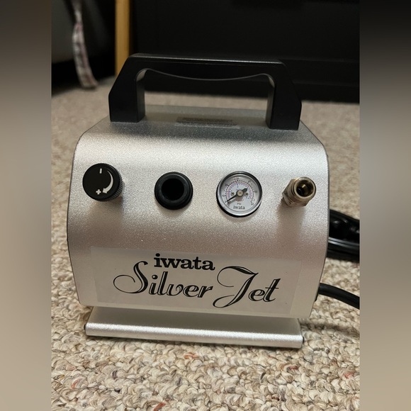 Iwata Silver Jet Airbrush Compressor - Picture 3 of 16